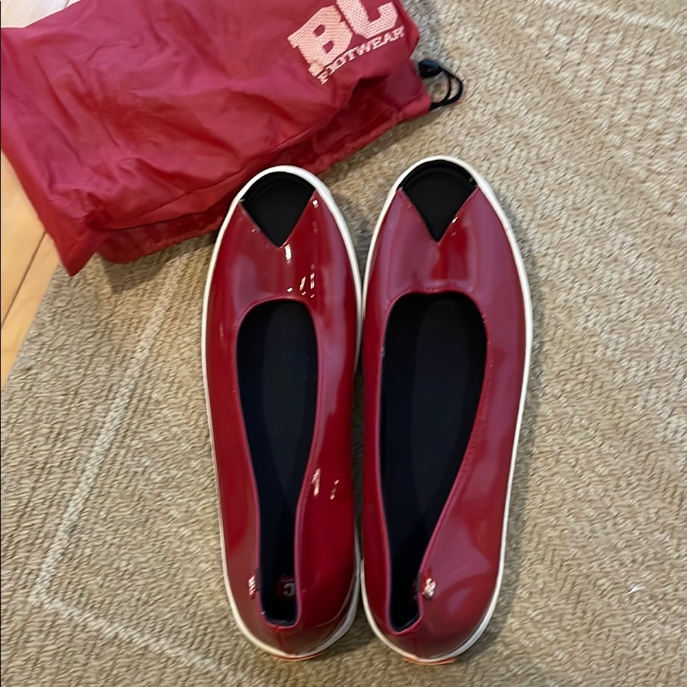 BC Footwear Women's vinyl red flats (sz 10)